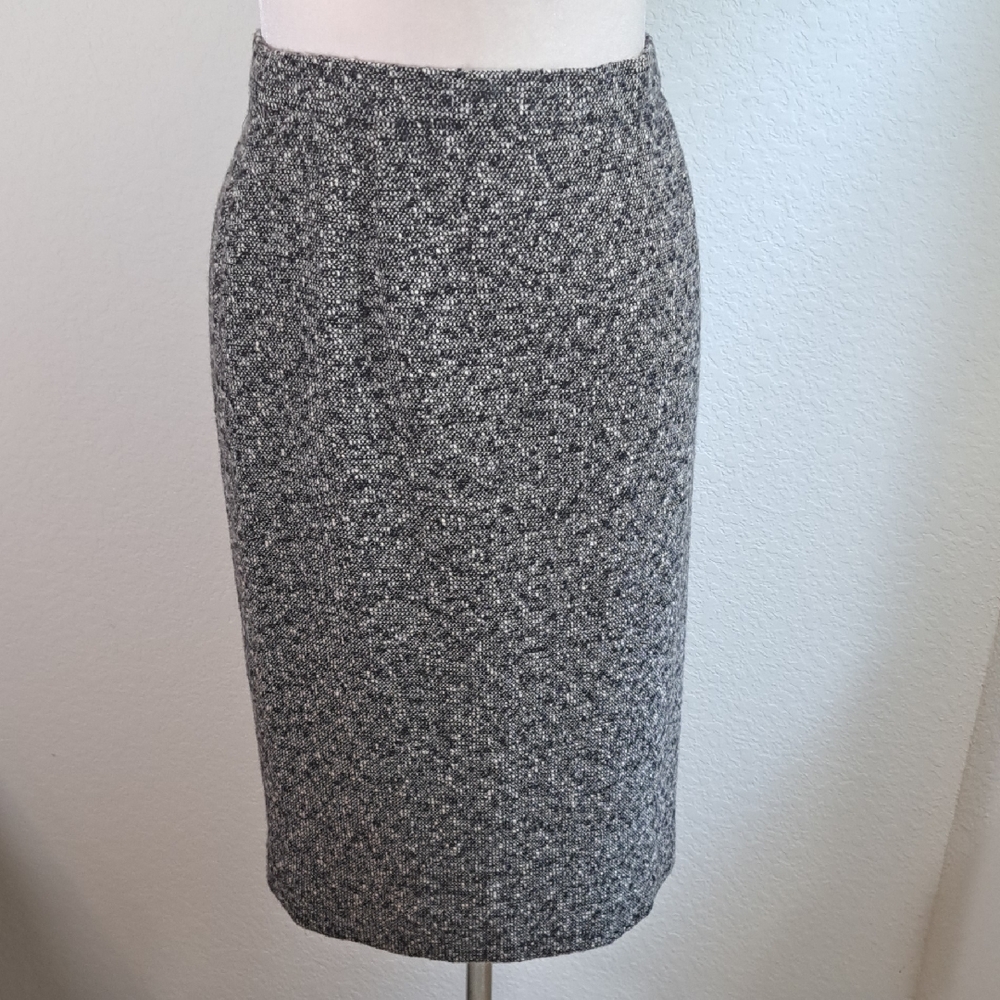 Escada Women’s Skirt Black Tweed Size 40 Pencil Wool Cashmere Back Zipper & Slit